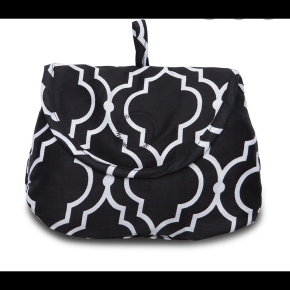 Maternity Boppy nursing cover - Picture 4 of 8